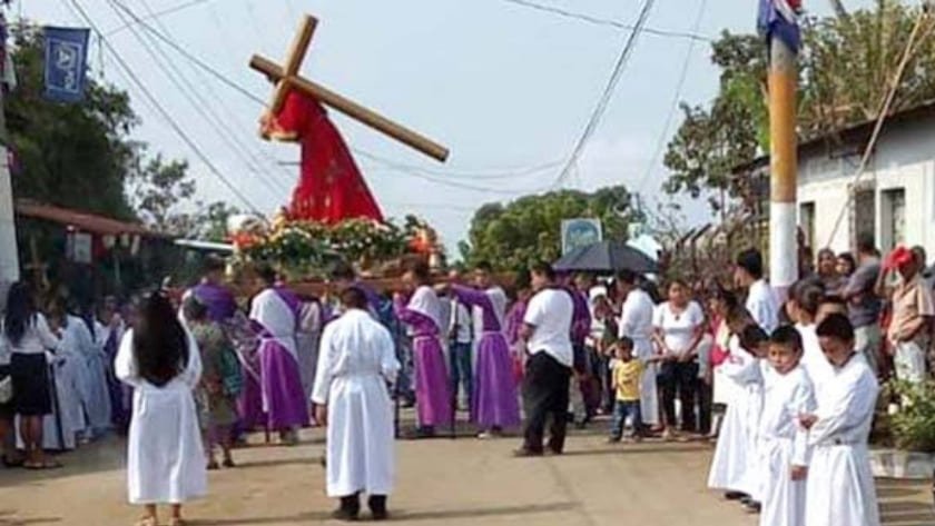 MexContigo's tweet image. Cruz lesiona cráneo de un joven que representaba a Jesucristo en NL dlvr.it/R38xSn