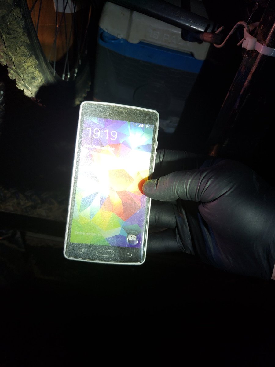 ottawapd's tweet photo. During warrant arrest officers and deputies found taser-like device that looks like a cell phone. #BeSafe #BeAware Never know what you will find....@frcosheriff https://t.co/OKILSy9CUe