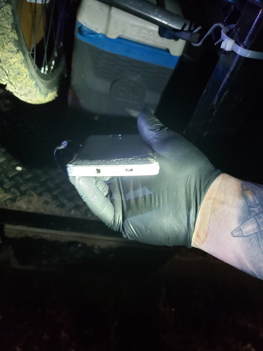 ottawapd's tweet photo. During warrant arrest officers and deputies found taser-like device that looks like a cell phone. #BeSafe #BeAware Never know what you will find....@frcosheriff https://t.co/OKILSy9CUe