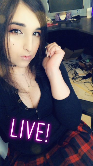 Watch EmilyRoseIV's leaked NSFW photo on TwXstars