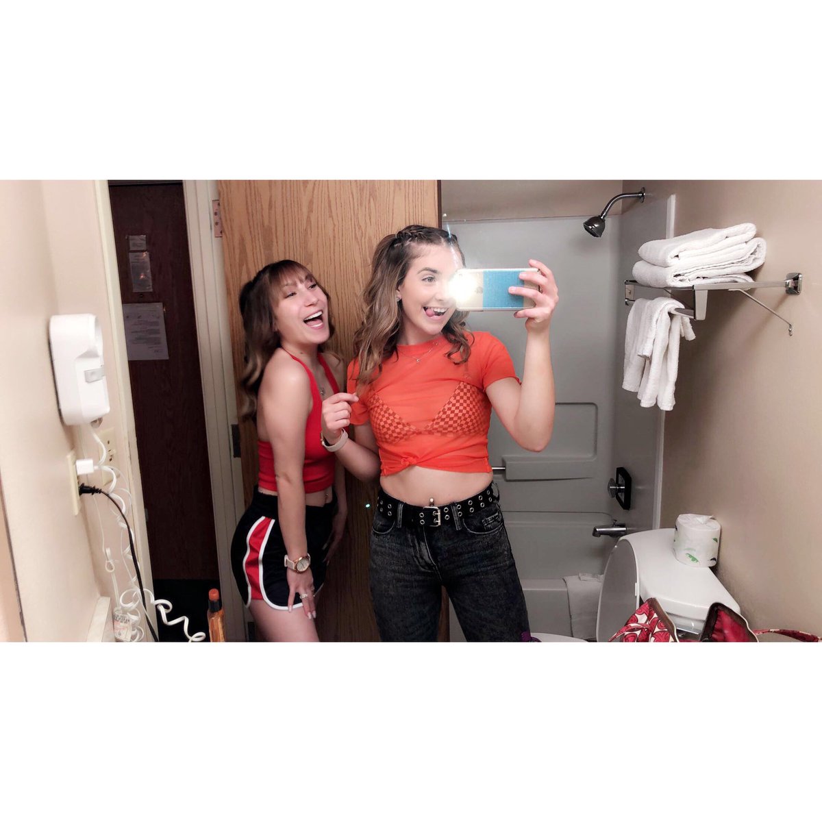 kattiee_bug13's tweet photo. Shoreline, we the motherfuckin’ mafia #OTXTOUR https://t.co/v2IrZCwuUG