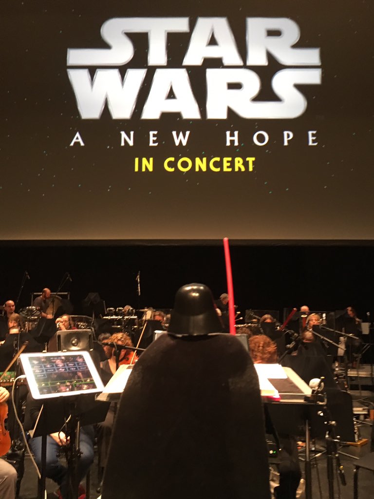 ErikochsnerC's tweet photo. Dark Vador est dans la Maison ici a Montréal! #StarWarsInConcert #StarWarsLive #StarWarsLiveToProjection @GFNProductions @PlaceDesArts #PlaceDesArts https://t.co/Boi3LWBjaU