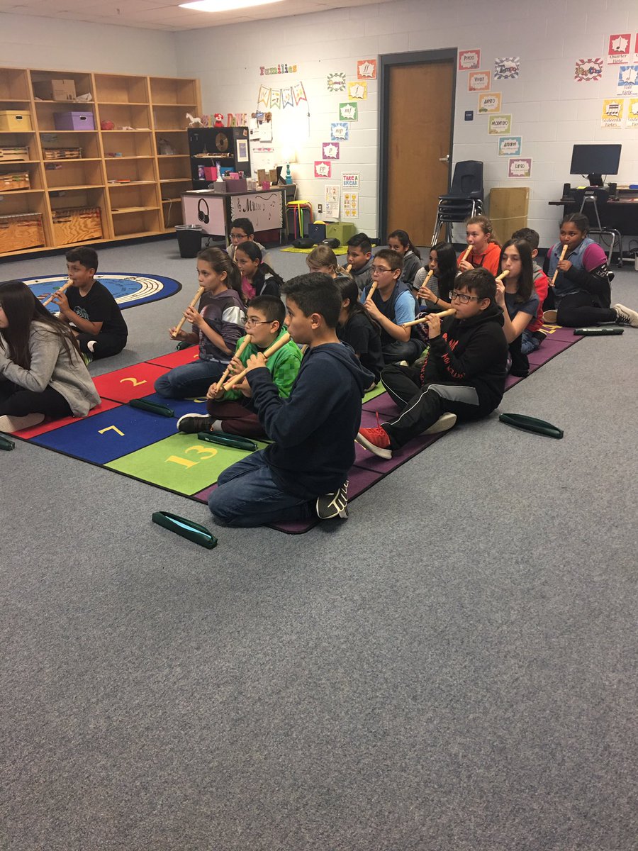 TX_Montgomery's tweet photo. Love catching my kids rocking it in specials! #recorders @BNice_music #soundingamazing @NISDMichael https://t.co/mpM4ENiWhb