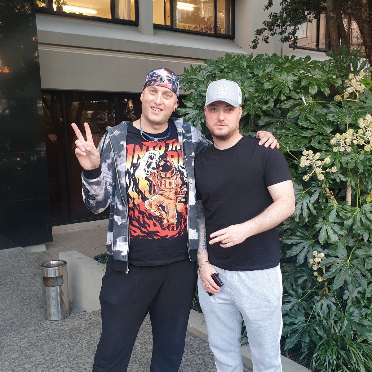 JaycenAmour's tweet photo. Had a great time hanging out with @MackyGee during his Touch Bass Tour stop in 🇳🇿

#MackyGee #TouchBass #Tour https://t.co/B175FHAXEs