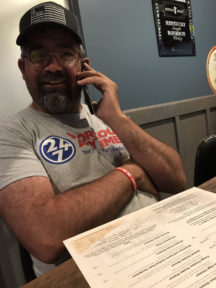bigdaddysbaits's tweet photo. Getting read to tear up a couple big steaks with the legand https://t.co/kAb7QSu9A3