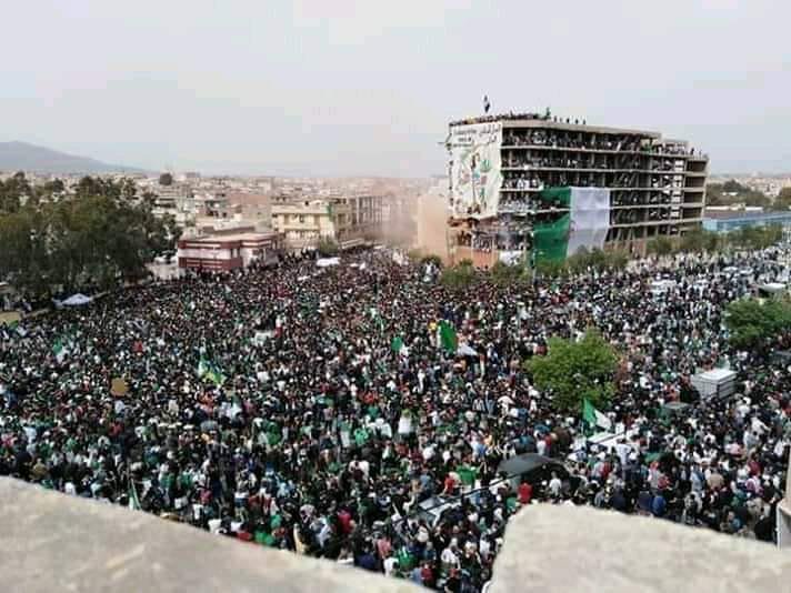 AzizaGaci's tweet photo. Algerians from all across the country took to the streets for the 9 straight friday; millions of people determined to bring down the entire corrupt political system and write a new chapter in Algeria's history. #algeriaprotests #حراك_19_افريل  #Yetna7aw_Ga3 https://t.co/LTL0nJQscB