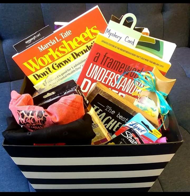 SCSCmentoring's tweet photo. Congratulations to Barbara Gulley from Camden Fairview Intermediate School for winning the #SCSCsigningweek2019 Contest for #ARSigningWeek2019! Your prize basket will be delivered Monday! Thank you to everyone who participated this week! #SCSCmentoring #TeachArkansas @SCSC1985 https://t.co/KszVctgEZr