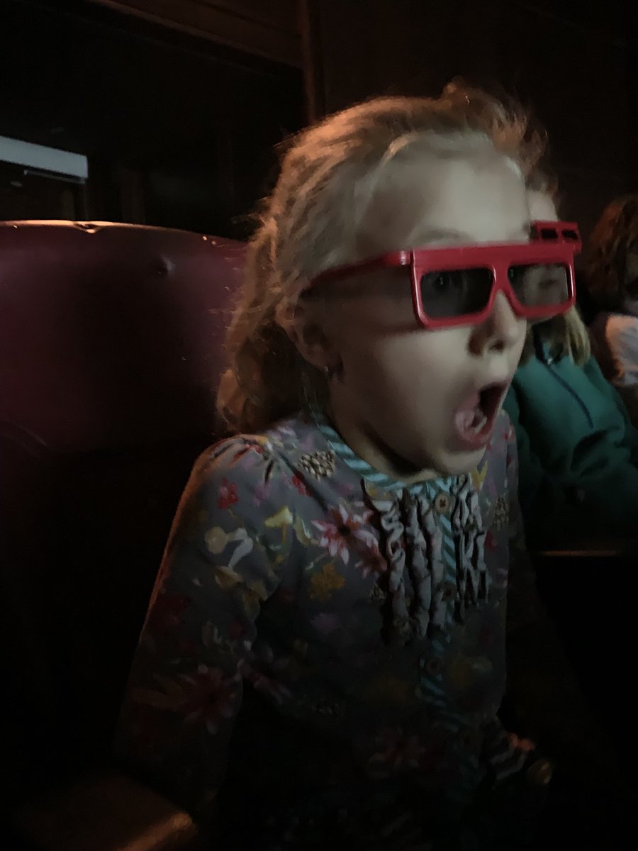 TimmyBeef's tweet image. My daughter watching a 3d shark movie ⁦@shedd_aquarium⁩ this weekend