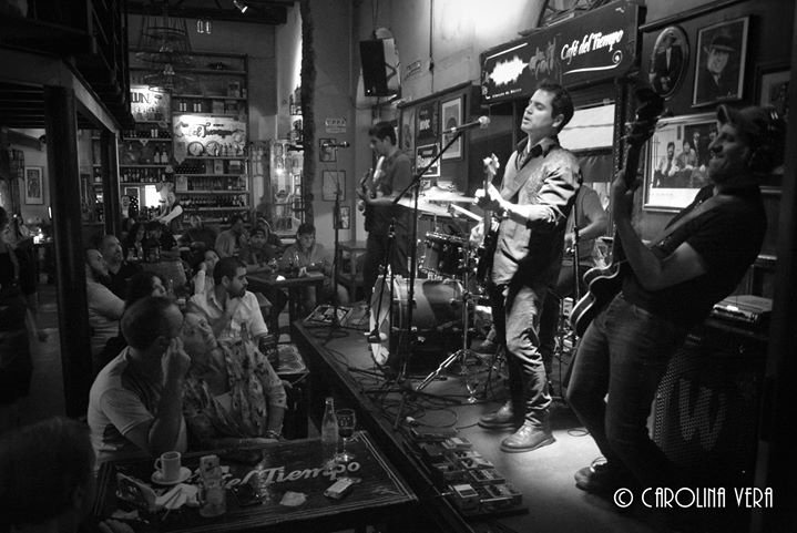 Lauritavida0's tweet photo. #AgendaSalta 🔉🔊"HOY"
#FairlaneRockets se presenta en el @CafeDelTiempoOk ☕🍷👏👏
.
.
#Salta #baresconespectaculos #callebalcarce #bares #esenarios #saltatuciudad #rocksalta #rock #show #bandasderock #temaspropios #liveshow #cafedeltiempo https://t.co/7lhSydUhpK