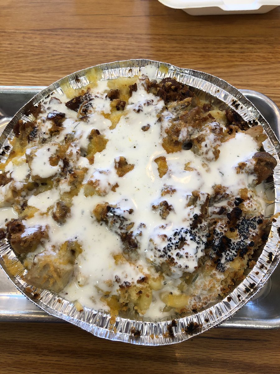 MNCommodores's tweet photo. You all should seriously check out @RAMElbowRoom - owned by one of our own Commodores!  Delicious food, and plenty of options for everyone!  #MacNCheese #ItsGreatToBeACommodore https://t.co/LUgW8cwxtc
