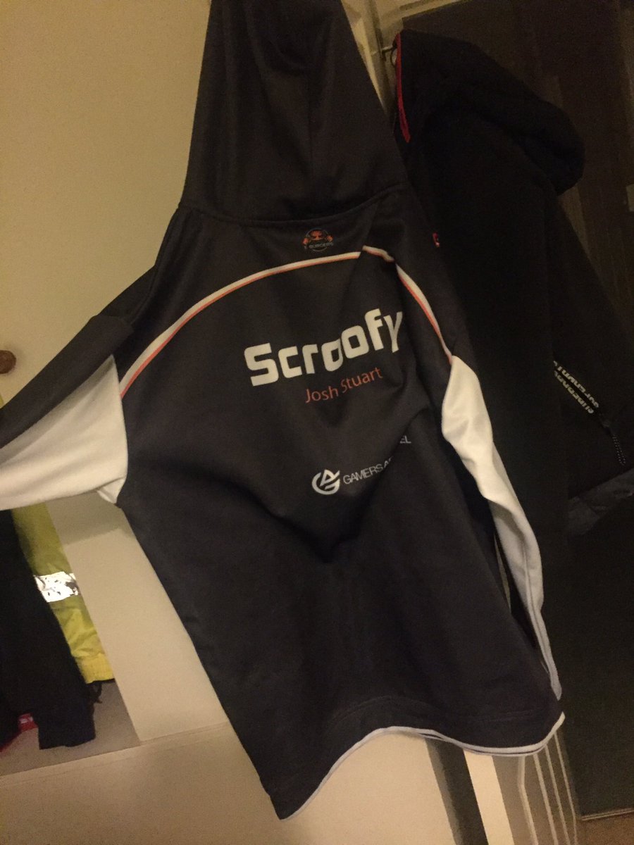 SCR0OFY's tweet photo. Repping the @EBurgersGG jersey tomorrow 😎 Although I have left the team still wanna fit in with the cool kids + love the jersey and it’s comfortable https://t.co/U2arzEJFFR