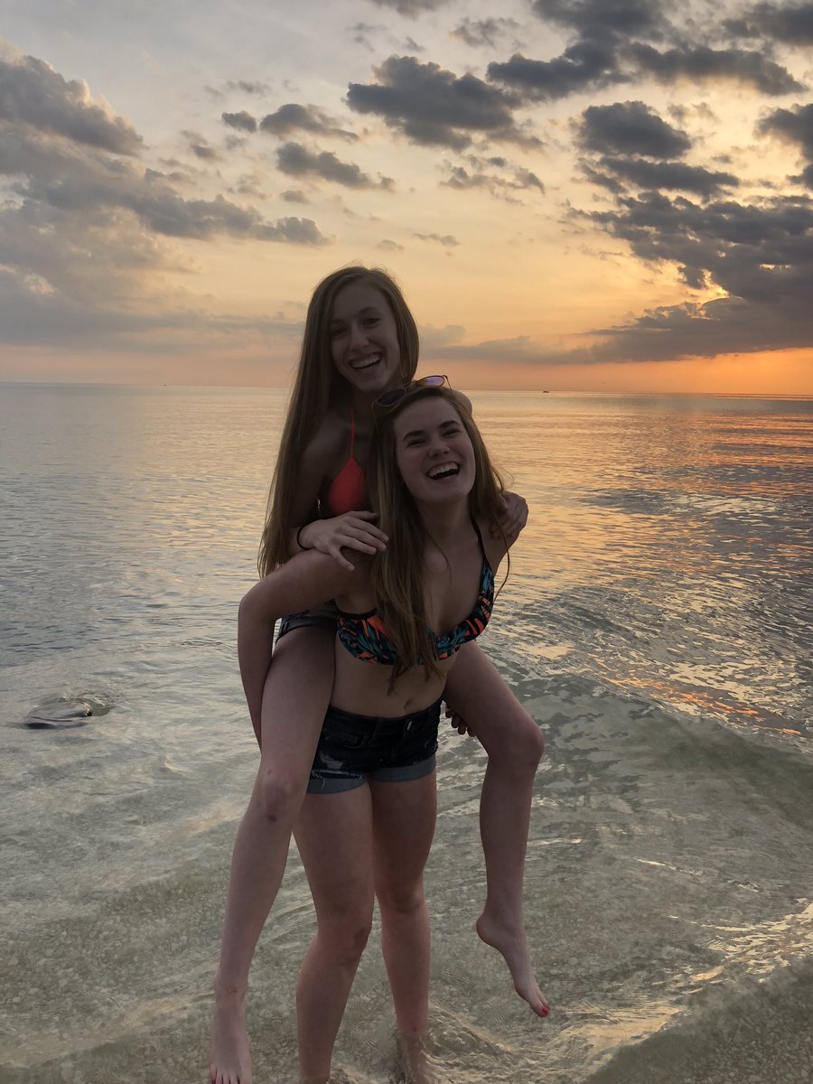 AllysonBithell's tweet image. enjoy these throwbacks haha but happy birthday to my longtime friend!! hope your day’s as great as you! love you girl ❣️