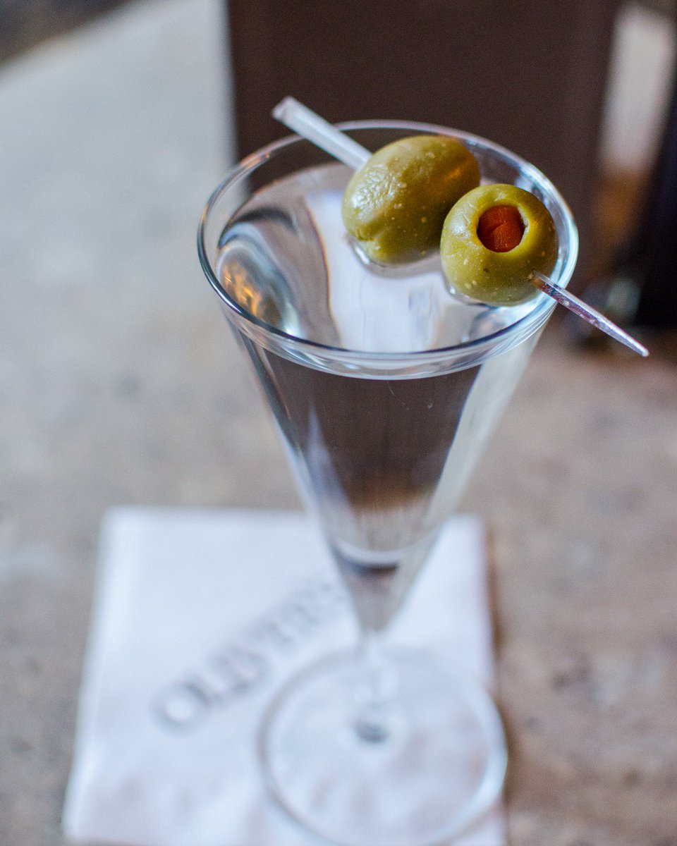 OliversLounge's tweet photo. Yes, it's finally the weekend! #TGIF
#HaveACocktail #Relax #EnjoyTheView #OliversLounge #SeattleCocktailBar https://t.co/b7OKT2ivmK