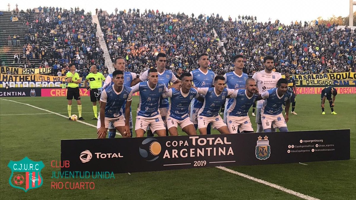 JuventudUnidaRC's tweet photo. Aplaudimos de pie a estos guerreros que dejaron el alma en la cancha.
Felicitaciones a #Estudiantes que pese al resultado, no se achicó ante un rival superior por su historia, pero no por lo sucedido en el partido.
Gracias por representarnos a Río Cuarto de la mejor manera.💙 https://t.co/Boy4IiqKMN