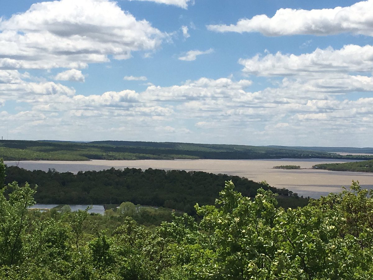 OutsideOklahoma's tweet photo. Did a little hiking around Arrowhead State Park at Lake Eufaula. Trails can be hard follow. Beautiful area really centered around equestrian trails. Managed to find a decent trail and some views across from the park office. #oklahoma #oklahomahiking #lakeeufaula #oklahomaoutside https://t.co/4aqRWD92qx