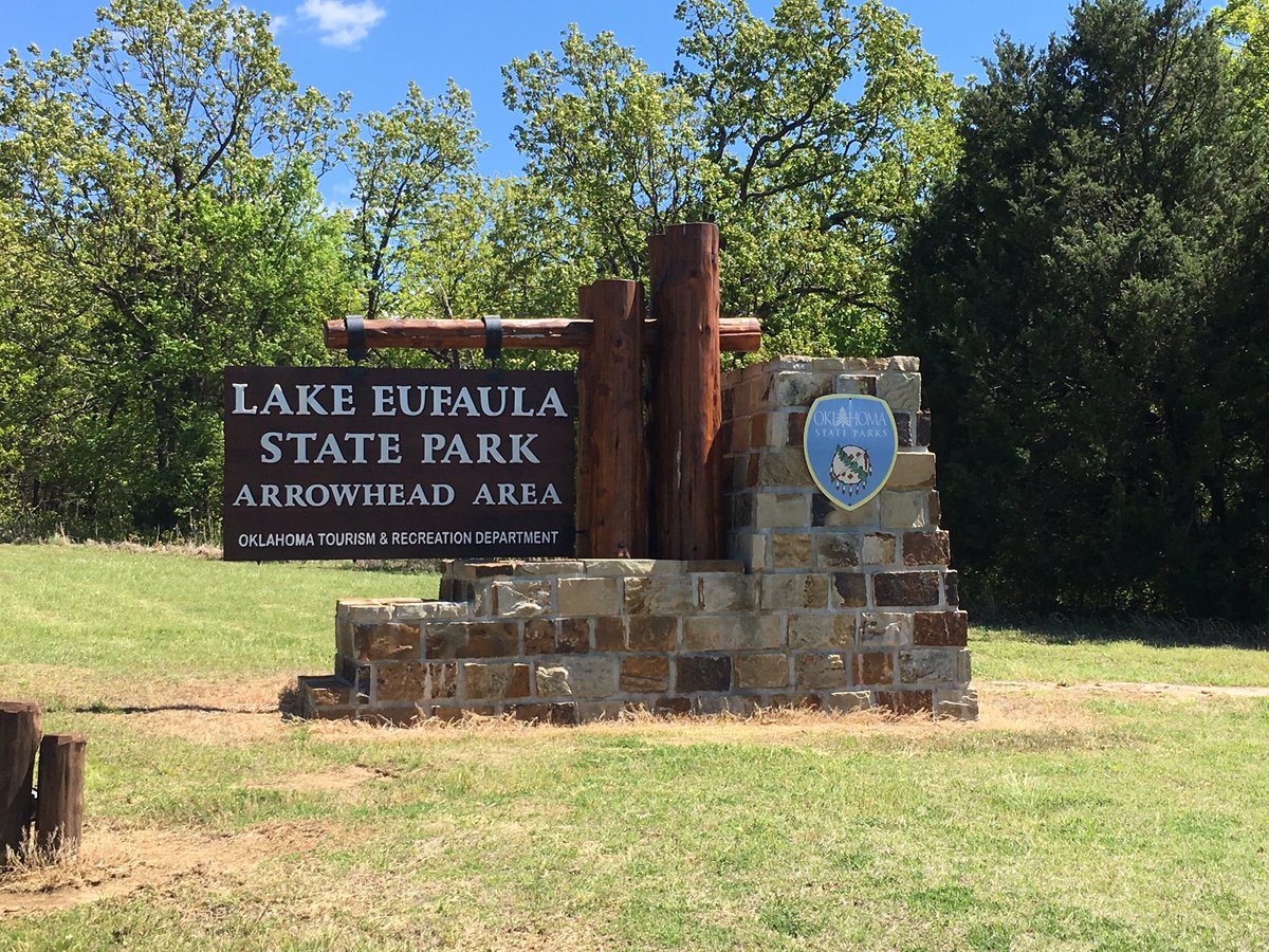 OutsideOklahoma's tweet photo. Did a little hiking around Arrowhead State Park at Lake Eufaula. Trails can be hard follow. Beautiful area really centered around equestrian trails. Managed to find a decent trail and some views across from the park office. #oklahoma #oklahomahiking #lakeeufaula #oklahomaoutside https://t.co/4aqRWD92qx