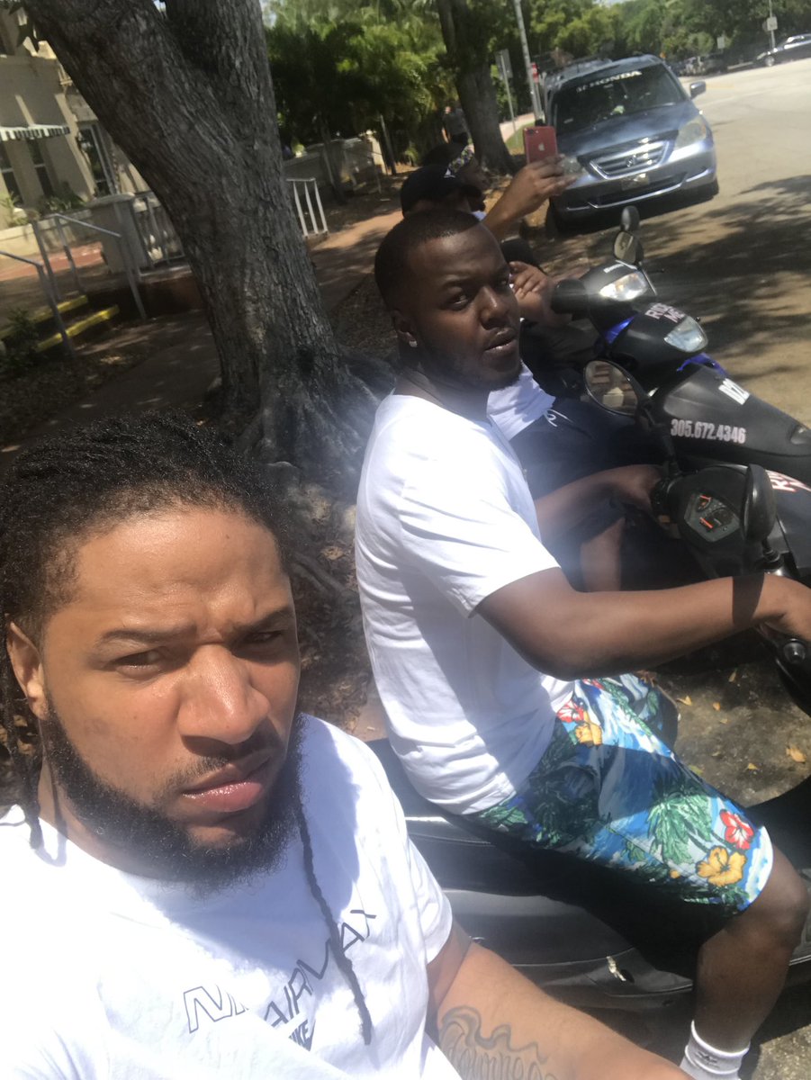 Chip_Nolackin's tweet photo. Look up @millie_xl  say cheese #2k19spring https://t.co/qopkjegWsk