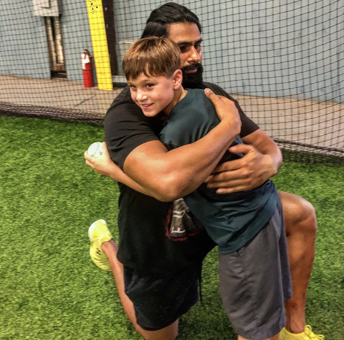 VeerMahaan's tweet photo. One of my favorite things about what I do is being able to connect with people on all levels. I enjoyed talking with you D3. Wish you good luck 👍🏾 for your upcoming games. ⚾️ #manoftwoworlds #milliondollararm #wwe #wweindia #nxt #bollywood  #namaste🙏🏾 https://t.co/Rga94ZEceK