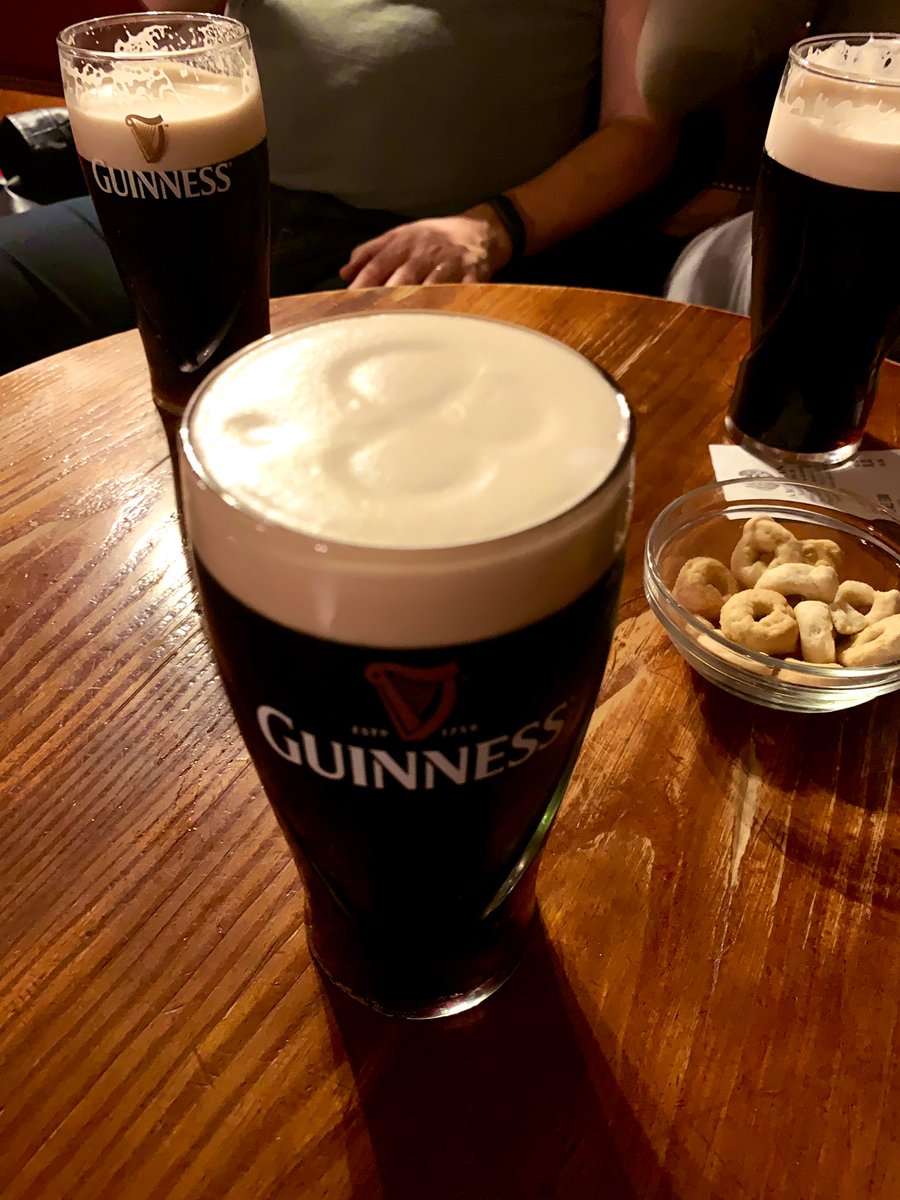 t1z1ano's tweet photo. Ode al trifoglio ☘️ #Guinness #slainte #hartiganspub https://t.co/y3tgWteWnn