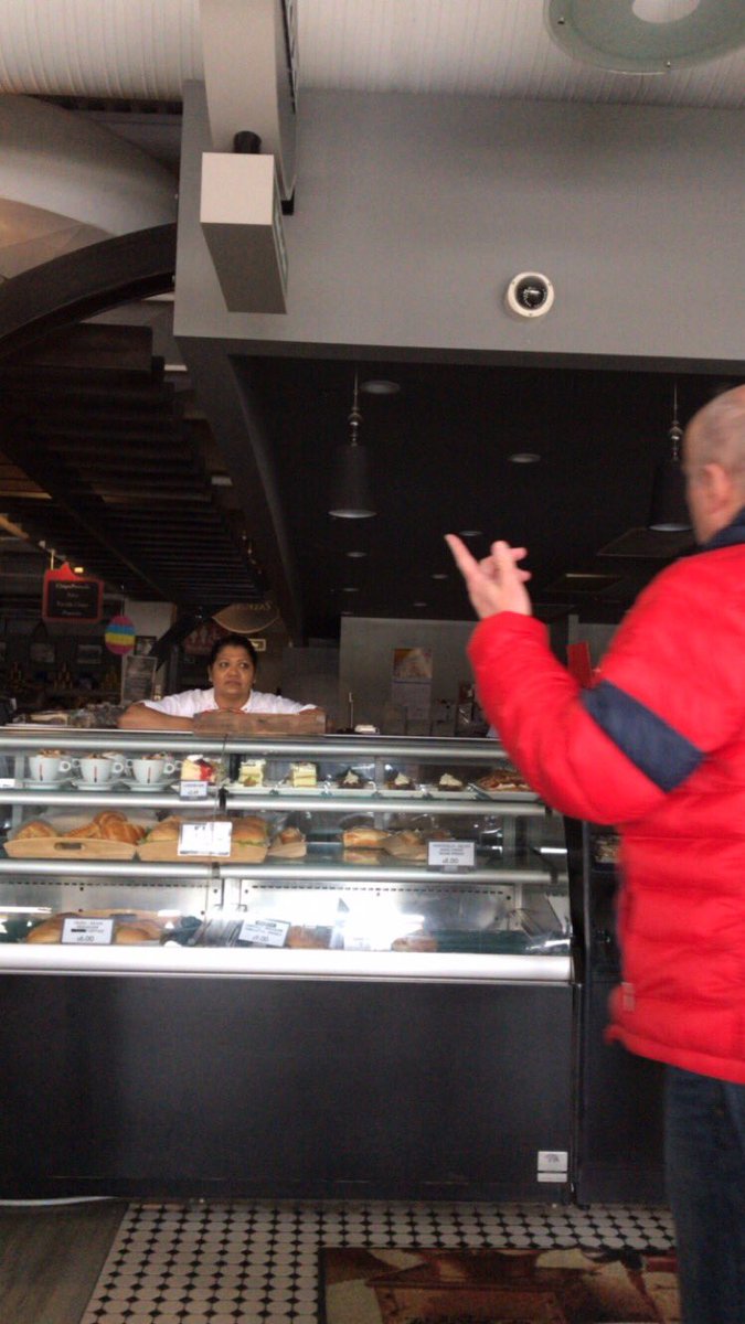 david_bassoon's tweet image. Power is out in the West End.

#Spinellis #ItalianCentre #yeg @EPCOR