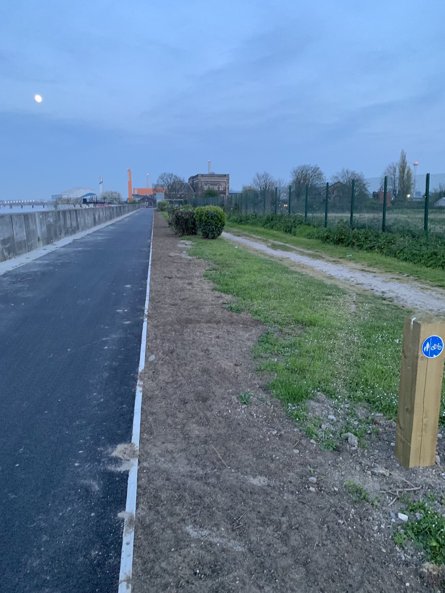 ec_road's tweet image. Stage 3 along the Thames Path today 👍🏻 #roadsafetyaudit #roadsafety #thames