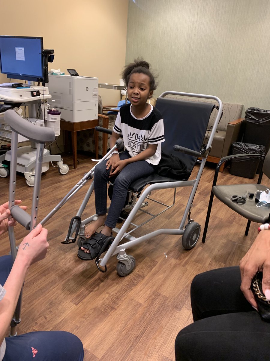 AshleyWashEDU's tweet photo. Crutches and a referral to an orthopedic specialist #lanichronicles https://t.co/hIMj3SSMpa