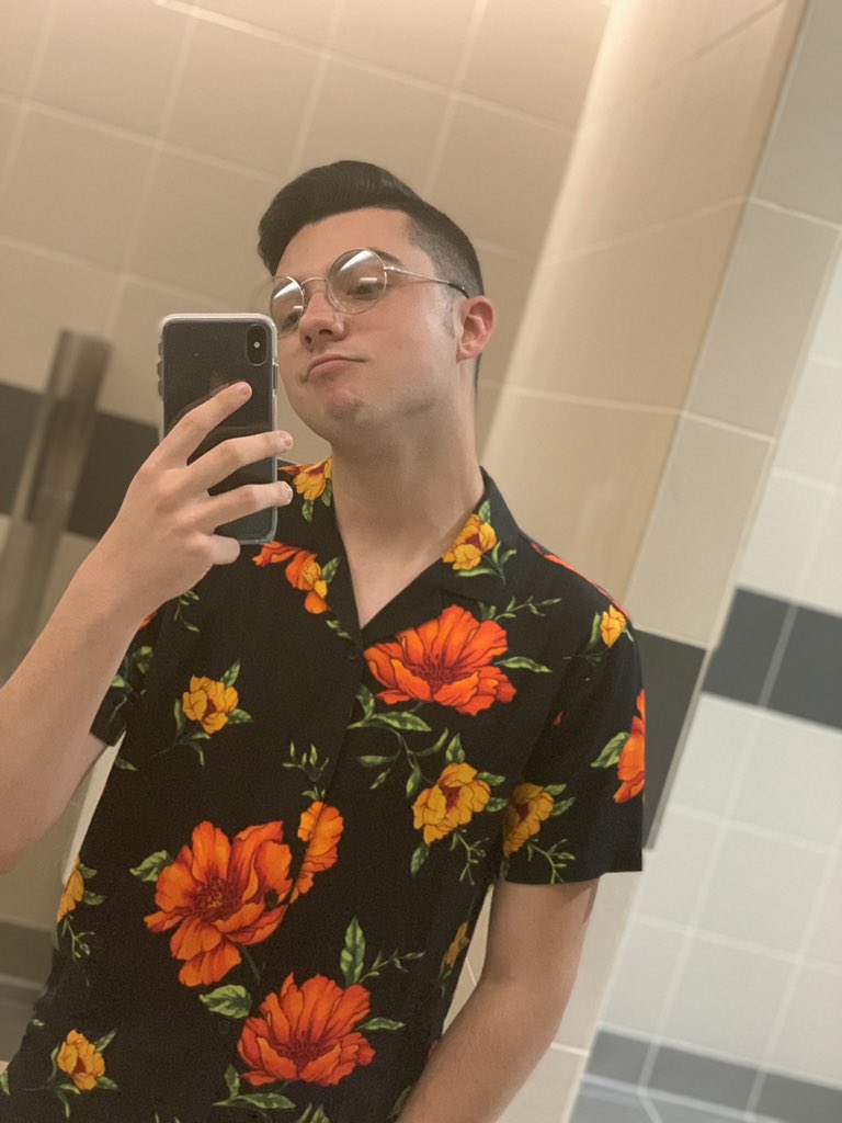 Heyitsj0hnnie's tweet photo. Am I a twitter gay yet? #embracetheLGBTQ https://t.co/7w3MmRAwLn