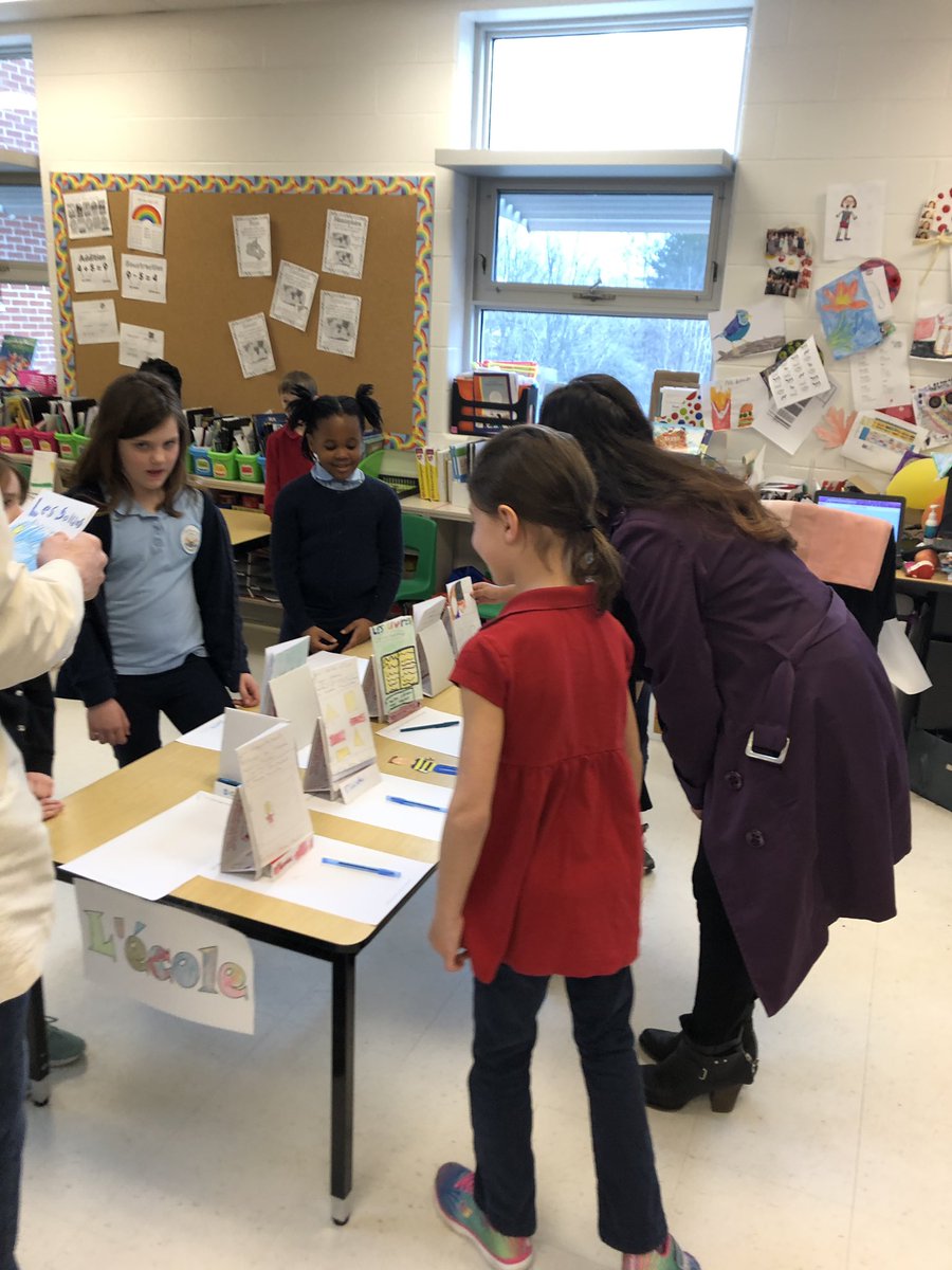 classemmenadine's tweet photo. Notre célébration de l’écriture d’hier a été un franc succès ! Un énorme merci à tous ceux qui sont venus ! Vous nous avez permis de partager notre fierté d’auteurs avec vous !  @eecstmichel @cscmonavenir 
#merci #ateliersdécriture #auteurs #élèves #livres #celebration #fierté https://t.co/lSGIpKBEQE