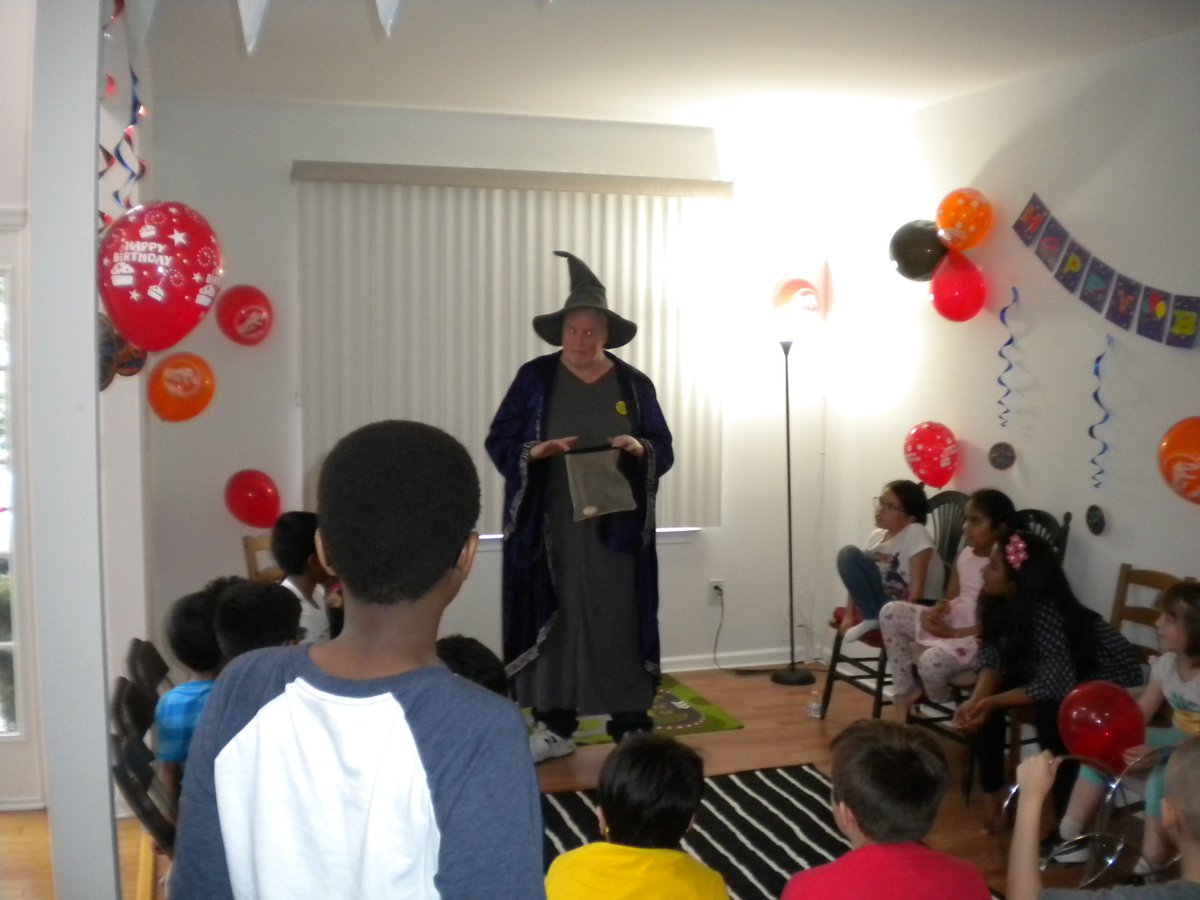 petstv1's tweet photo. # StevenPettitMagician Rent - A - Magician (856) 545 - 7873 Camden County NJ
Here are a few pictures of me performing my egg bag illusion the  kids throw a invisible egg and you see it appear in the bag #summercamps #summercampsnj #kidpartieideas #professionalballoontwister https://t.co/OAJ5J2raYS