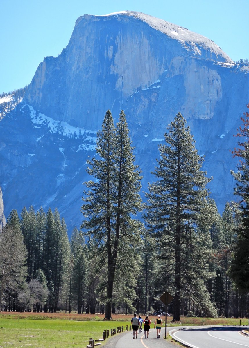 YosemiteFire's tweet image. Yesterday @YosemiteFire took the first Work Capacity Test of 2019 with one incredible view  NPS Photo  #yosemitefire #packtest