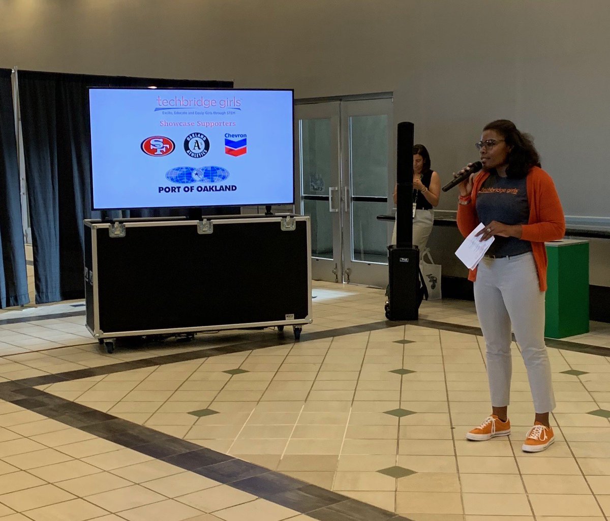 charlieisaacs's tweet photo. Nikole Collins-Puri welcoming everyone to #techbridgegirls @techbridgegirls https://t.co/kWGLYCFuIj