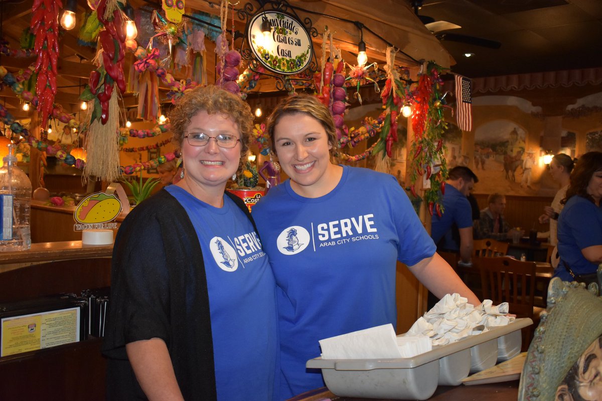 PaceStacie's tweet photo. We are so thankful for the support our students and staff receive from Alex and Crystal all year long. It was an honor to serve alongside them today at Sierra’s. 💙💛 @arabcityschools #ArabCSServeDay #ArabCSVision https://t.co/0xZyPg5zy6