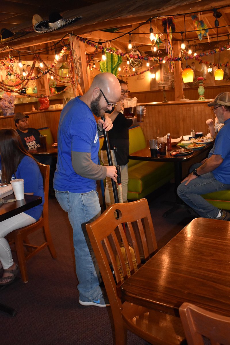 PaceStacie's tweet photo. We are so thankful for the support our students and staff receive from Alex and Crystal all year long. It was an honor to serve alongside them today at Sierra’s. 💙💛 @arabcityschools #ArabCSServeDay #ArabCSVision https://t.co/0xZyPg5zy6