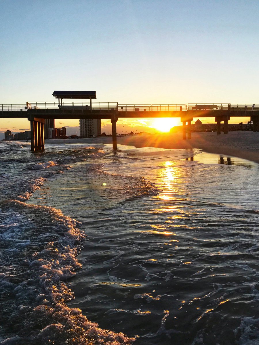DavidMora's tweet photo. Gorgeous Good Friday sunset in Orange Beach! 🌅 #alabama #itsamazingoutthere #orangebeach https://t.co/UhKvxi6HNY