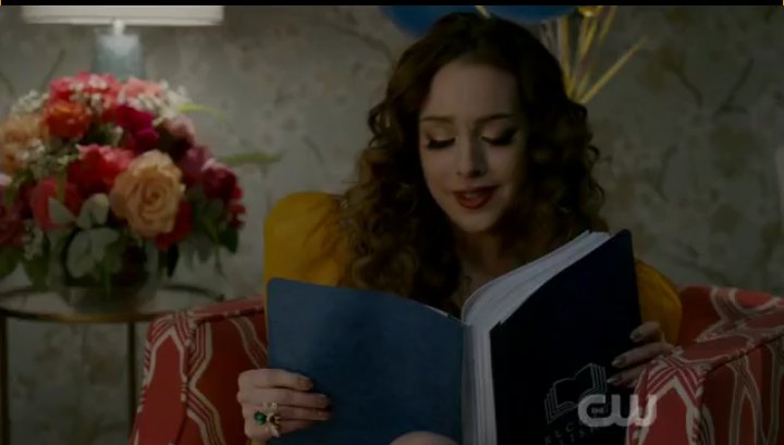 alittlemoon6's tweet image. FALLON CHORANDO LENDO O LIVRO QUE O LIAM SOBRE ELES 
AAAA KKSKSJK EU AMO MT 
#WelcomeBackFalliam #Dynasty