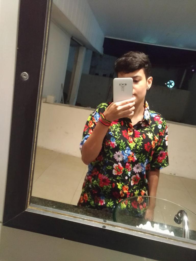 mano namoral todo mundo sabe tirar foto em espelho menos eu