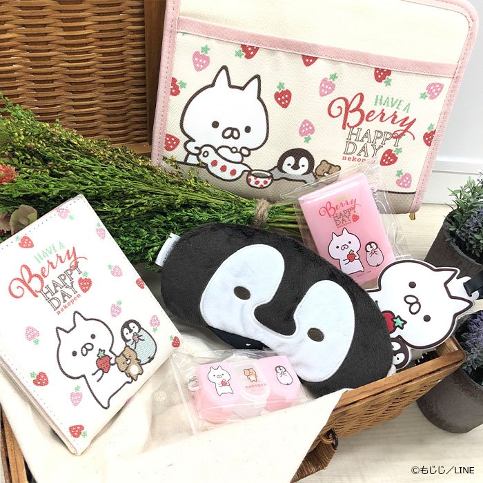 ロフト公式 בטוויטר 新登場 ねこぺん日和 の旅先でも役に立つトラベルグッズが ロフト一部店舗に新登場 いちごのアートがかわいいアイテムは日常使いにも T Co Hjnegjyfvy 4 順次発売