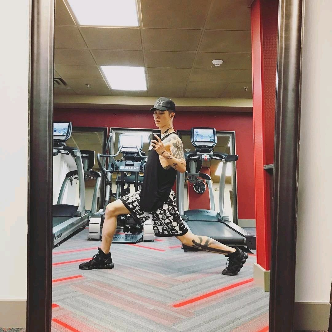 MiyaviToday's tweet photo. 2017.04.20 Travel day to Philly. Getting centered. #FireBird2017 #AsiaOnTour
#MIYAVI #MIYAVIonthisday https://t.co/JQXlQ1lLUW
