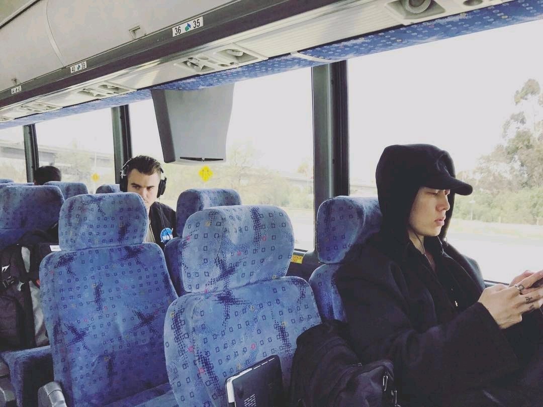 MiyaviToday's tweet photo. 2017.04.20 Tour bus vibes. Bumpin! #FireBird2017 #AsiaOnTour
#MIYAVI #MIYAVIonthisday https://t.co/r4iEZc0BIg