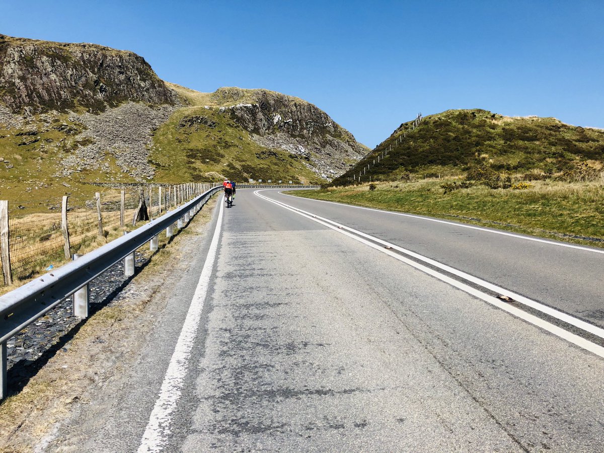 RhosCycling's tweet photo. Good Friday club ride to Ffestiniog, 66 miles 4,400 ft. Perfect weather, stunning scenery! 🚴‍♂️🏴󠁧󠁢󠁷󠁬󠁳󠁿☕️☀️🍰 https://t.co/G9oYusFprk