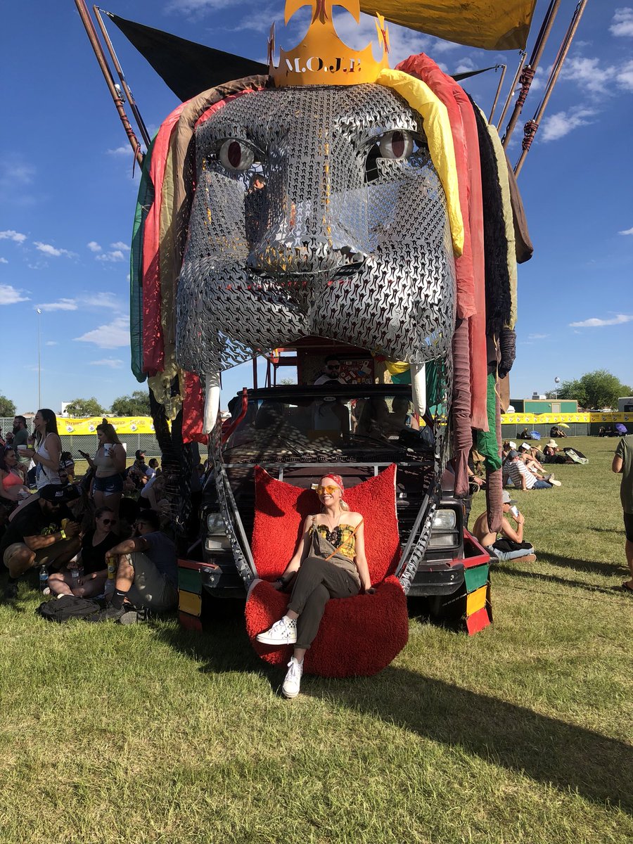 LinnyOrLinda's tweet photo. Living my best life out here on the greens ✌🏼 day 1 of @onthegrassfest https://t.co/LrA55NNLMJ