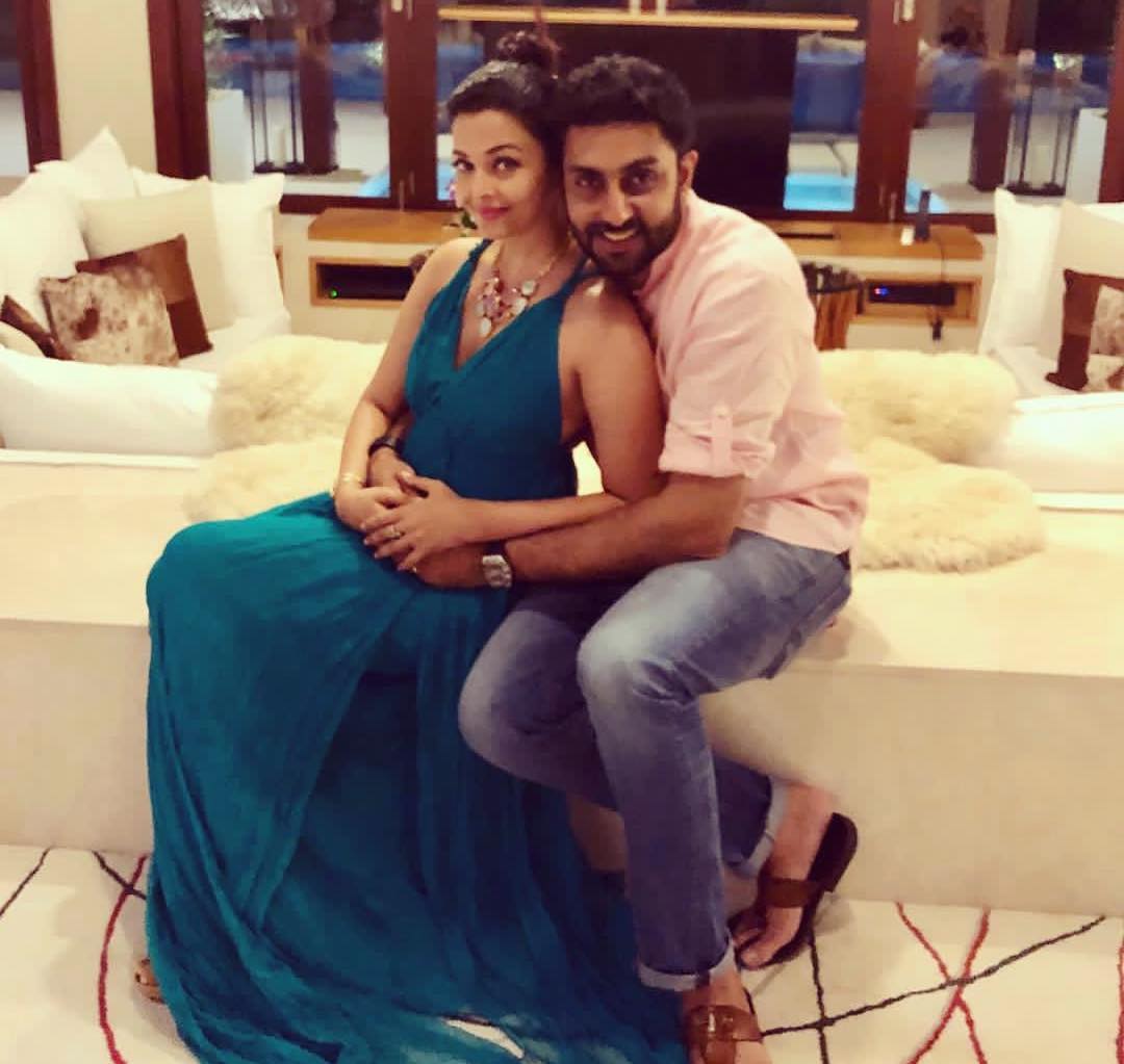 How many hearts fo Aishwarya and Abhishek. ?
#couplesgoals #powercouple #aishwaryarai #aishwaryaraibachchan #abhishekbachan #family #actors #stars #adorable #familyvacation #bollywood #bollywoodcouple