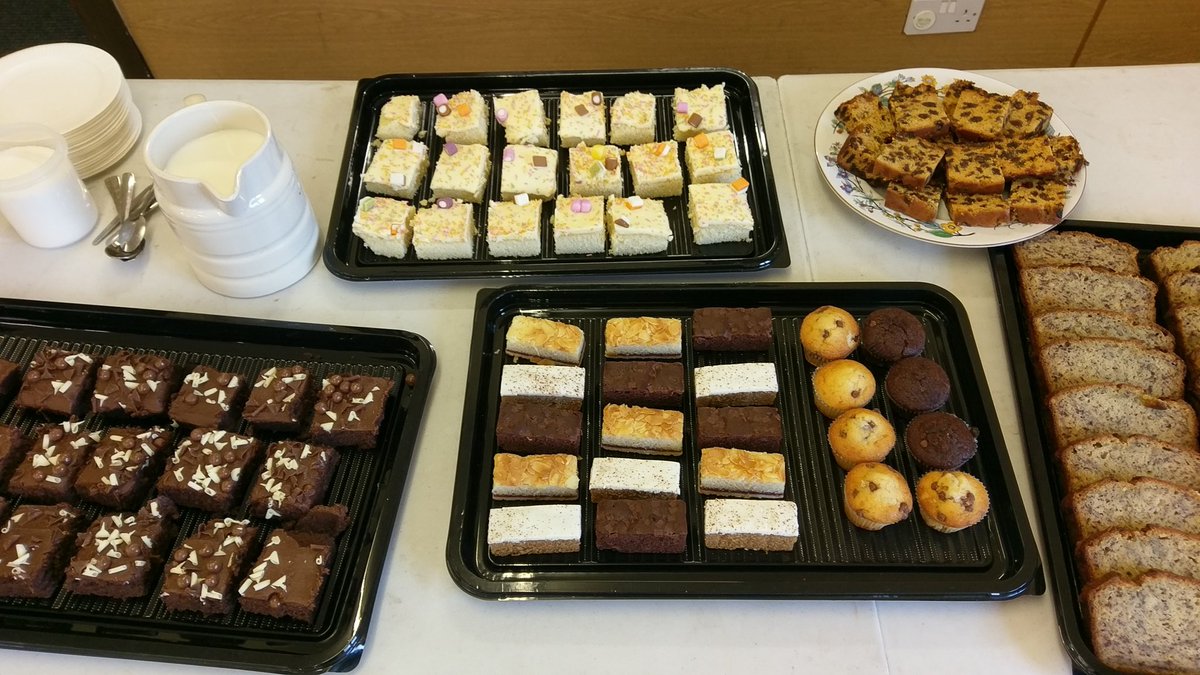 We're at Time Trial HQ over in Caterham for our Easter Ten TT, first rider went off a few minutes ago. Got a great day for it! The Easter Bunny's here again, aka <a href="/elancsnetworkin/">Rachel Kay</a> with Creme Eggs or Protein Bars for all finishers! Got some lovely looking cakes too #timetrial