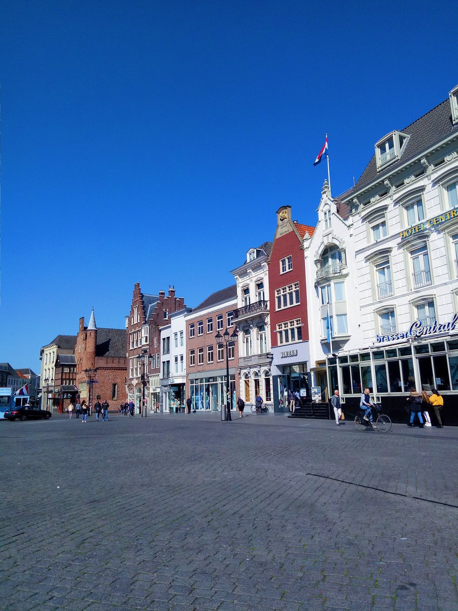 Here in Den Bosch, I hear people speaking with French r. Fancy.