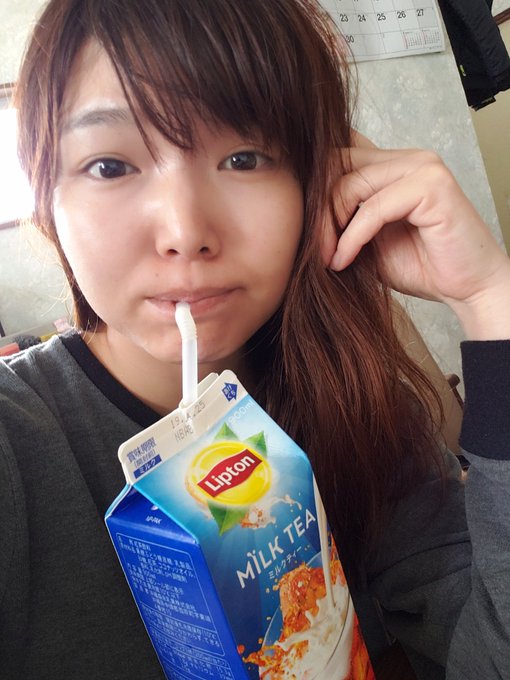 今日はオフどす〜 お休みの日はリプトンミルクティーを必ず飲むです 昔から大好きリプトンミルクティー  でも絶対差し入れないでね 私、ベロ 白くなりやすいから(TT) だから、こっちのお仕事の日は絶対飲めないの(TT)  さみしいわ笑  どっかお出かけでもしよーかなーー ʕ&bull;ٹ&bull;ʔ どこ行きたい？？