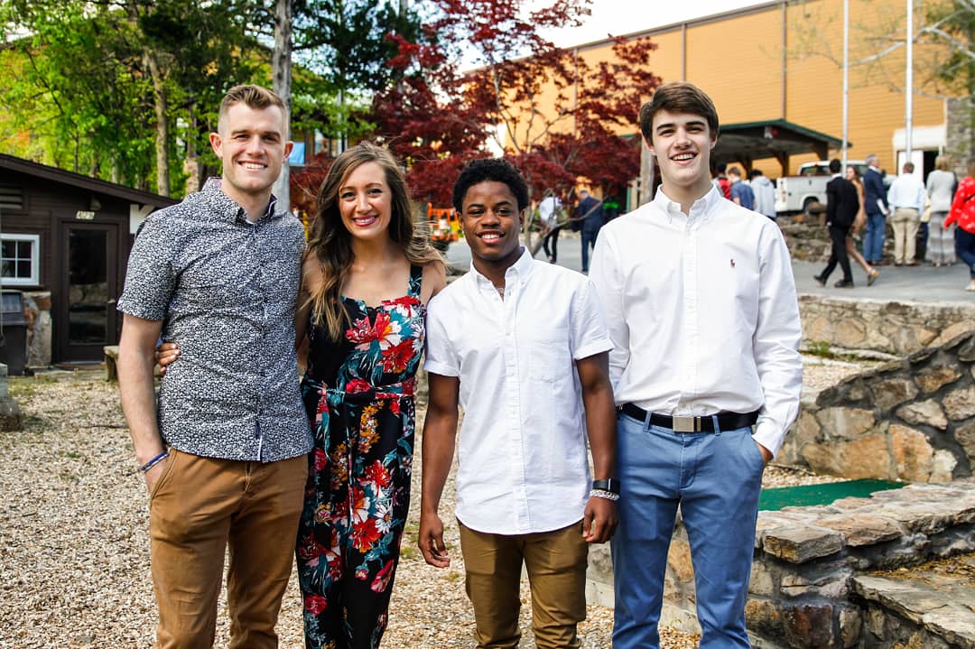 MarcusHarrisV's tweet photo. Link Class of 2019 was a special one! Friends became family and we're beyond grateful.

@Gavinharris0010 I loved getting to be in your corner on a day to day level this year. One of my favorite years so far.

Gonna miss our @linkyear fam a ton!

#LinkMatters https://t.co/Z6SpYovP5g