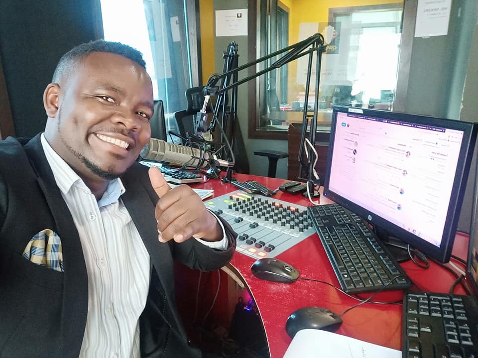 maroa_wambura's tweet photo. Hewani kukupa burudani la pasaka 6am-10am Je weekend yako ya pasaka ikoje? sema nasi @QwetuRadio #QwetuKwasakwasa sms:22953 https://t.co/umTLmZxTtG