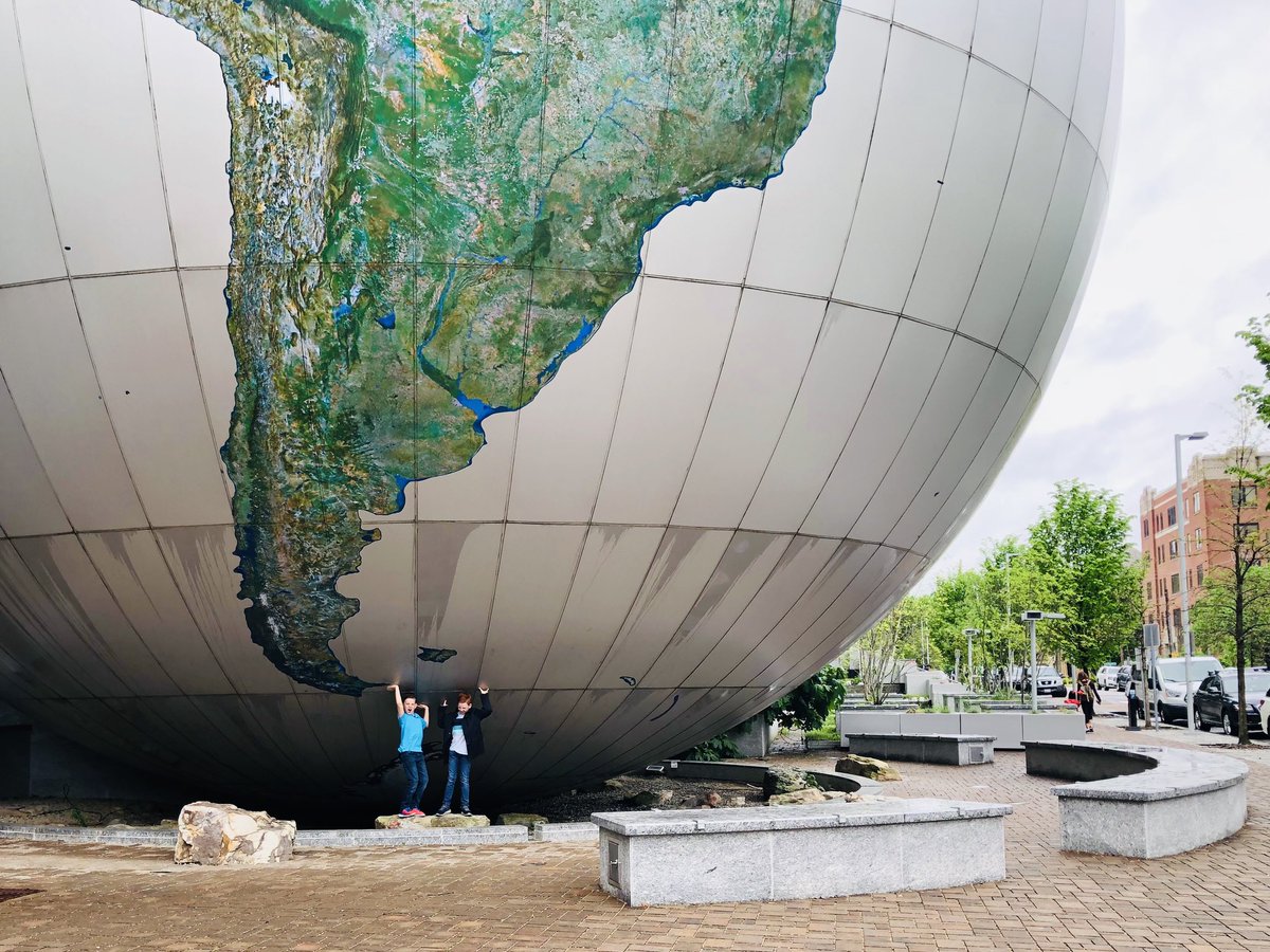 createdizeyen's tweet photo. When you have the weight of the world on your shoulders.
—
#ncsciencemuseum #RaleighNC #SpringBreak #Globe #StrongMen https://t.co/r95NzUNFfy
