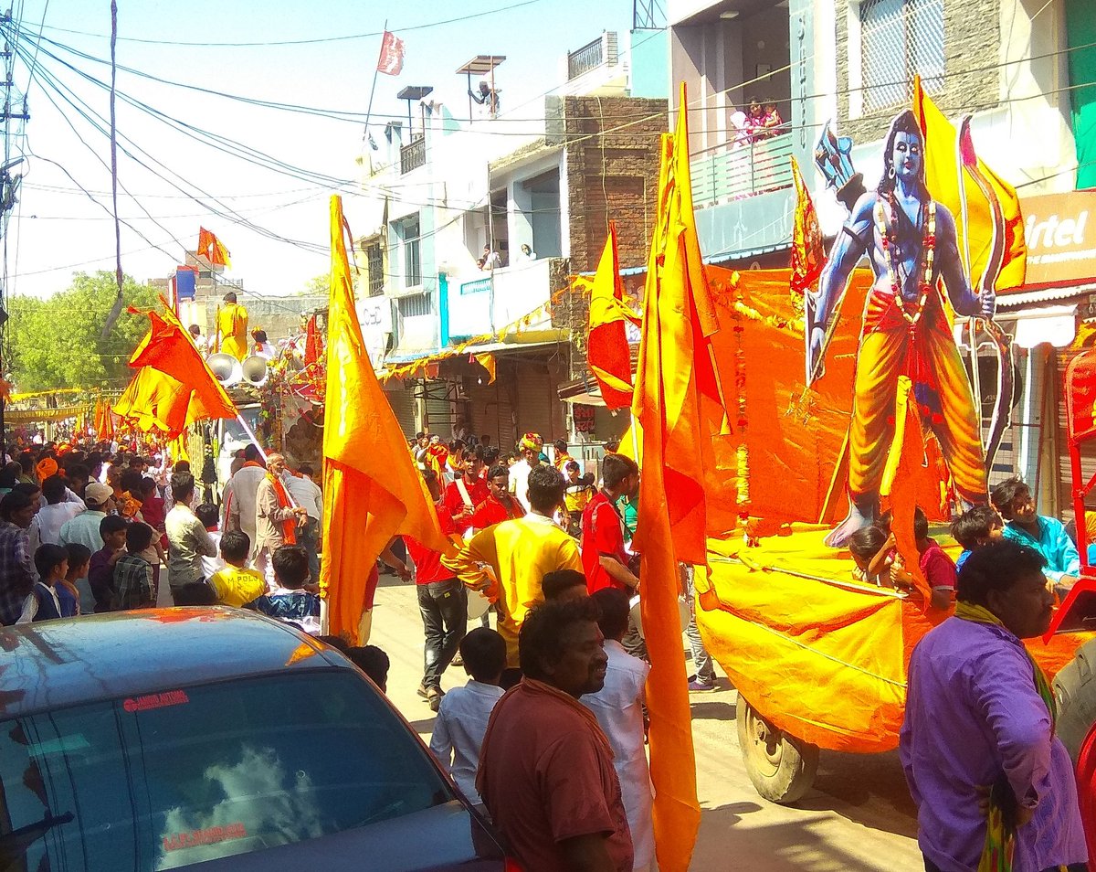 BhaskarNews2's tweet photo. #चौमहला(झालावाड): धूमधाम के साथ मनाया गया हनुमान जन्मोत्सव,नगर में निकली विशाल शोभायात्रा, केसरिया पताकाओ व जय श्री राम के जयकारों से गूंजा नगर,डी.जे.बैंड बाजे ढोल घोड़े पर सवार दुर्गावाहिनी रही आकर्षण का केंद्र शोभायात्रा का जगह जगह हुआ स्वागत# https://t.co/y15HODsMEt