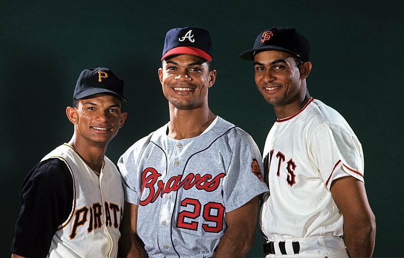 Esta es una foto pocas veces publicada de los hermanos Alou con equipos diferentes